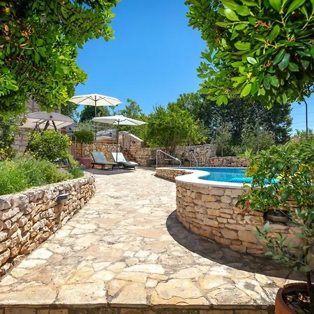 Milna Sleeps 7 Pool Air Con Wifi Milna (Brac)