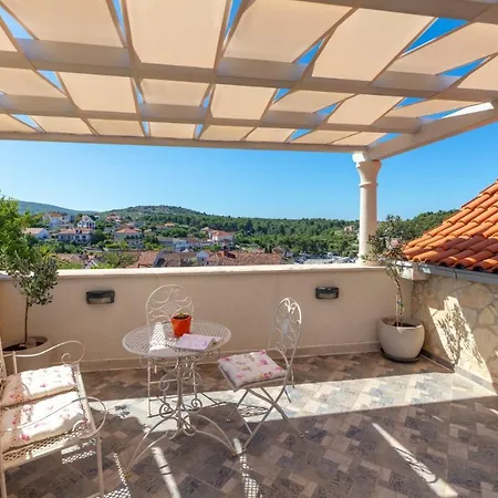 Villa Milna Sleeps 7 Pool Air Con Wifi